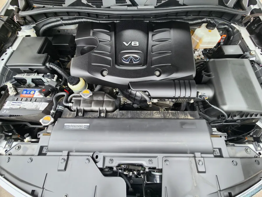 2017 Infiniti QX80 | Photo 21 of 33