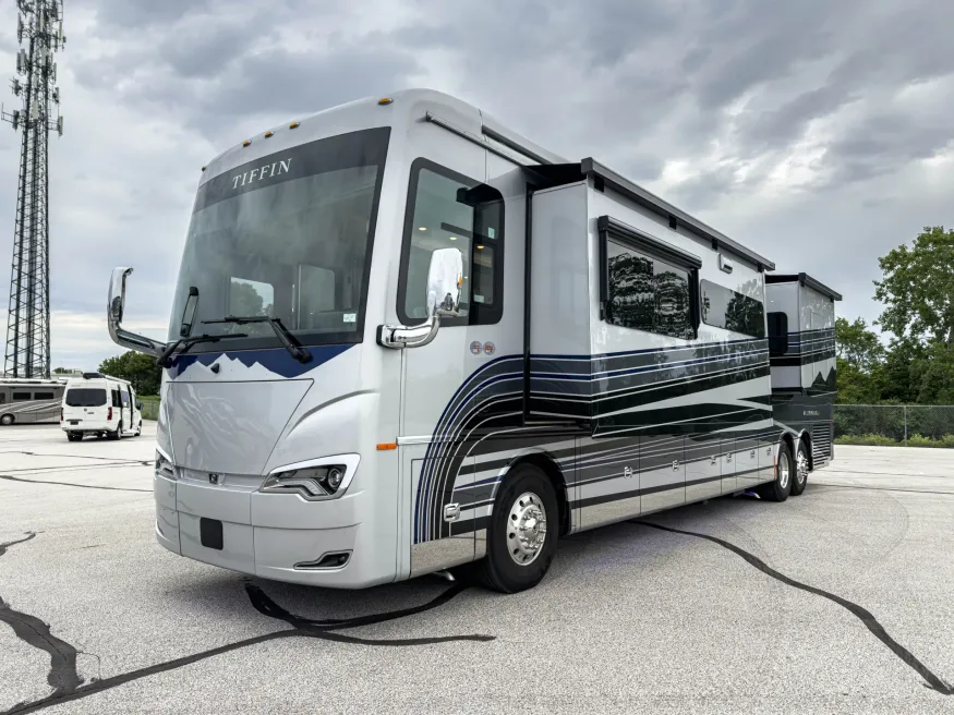 2026 Tiffin Allegro Bus 45BTP | Photo 6 of 47