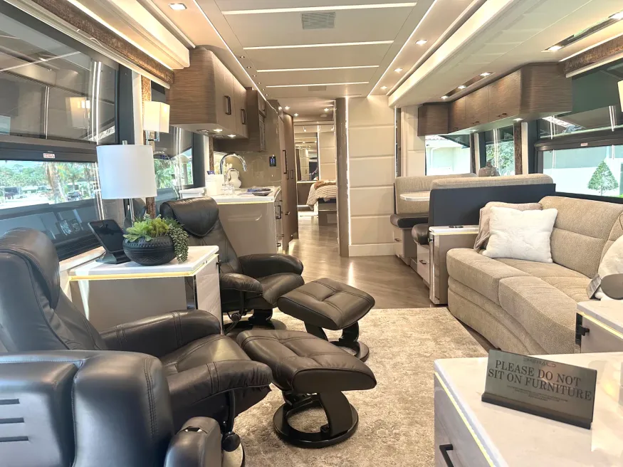 2023 Emerald Luxury Coaches Prevost H3-45 Triple Slide | Photo 6 of 41