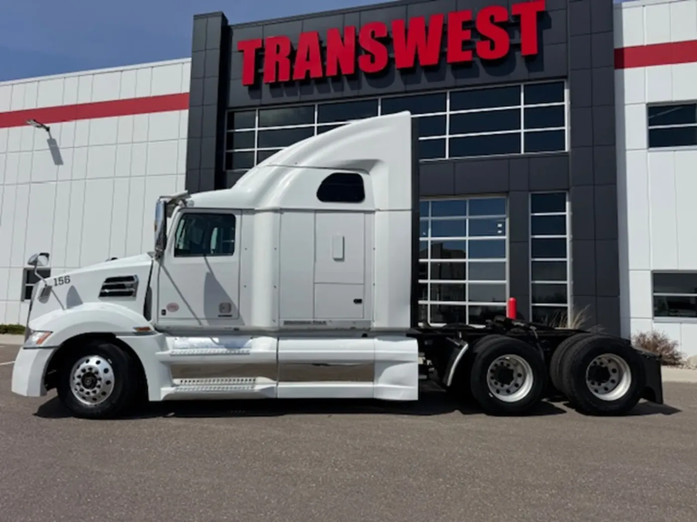2022 Western Star 5700XE | Photo 3 of 16