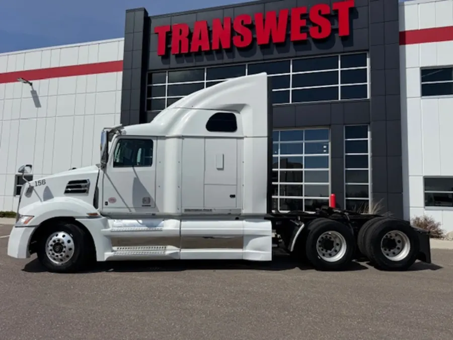 2022 Western Star 5700XE | Photo 3 of 16