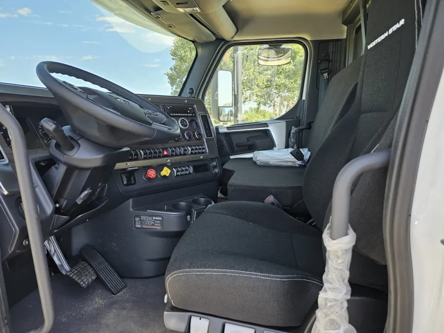 2024 Western Star 47X | Photo 10 of 12