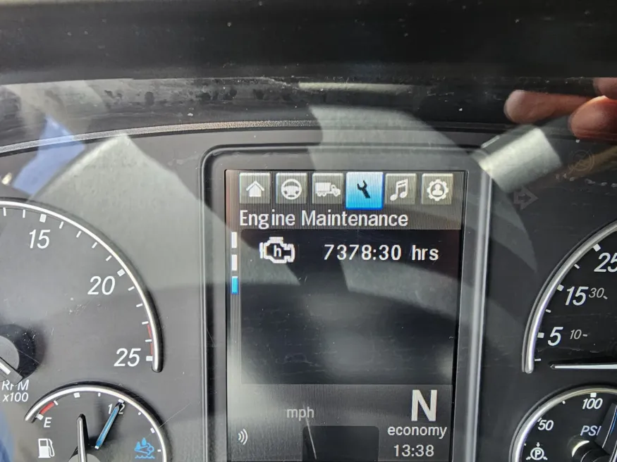 2024 Freightliner Cascadia 126 | Photo 13 of 23