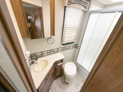 2017 Jayco Melbourne 24LP | Thumbnail Photo 11 of 21