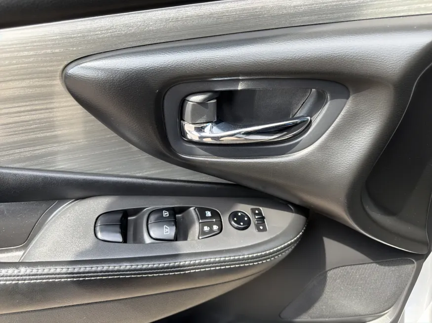 2016 Nissan Murano | Photo 11 of 18