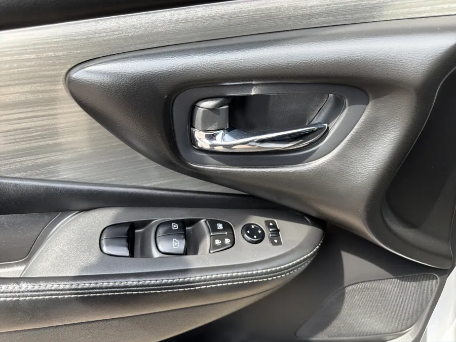 2016 Nissan Murano | Photo 11 of 18