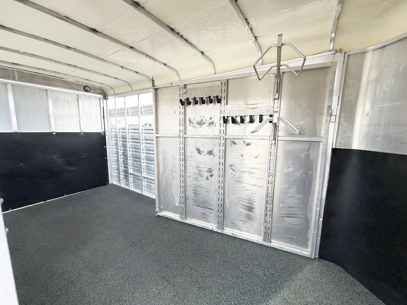 2006 Circle J Stock | Photo 4 of 12