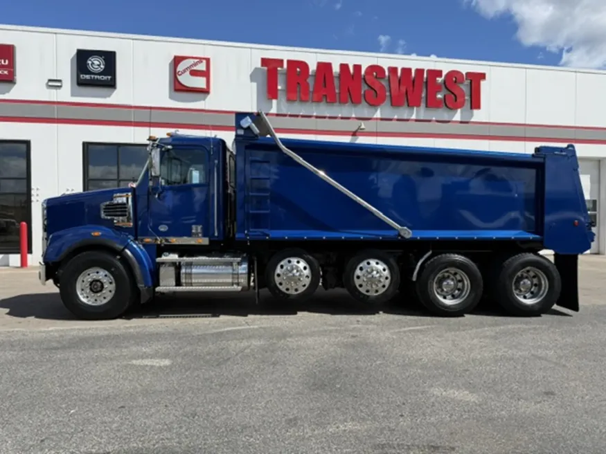 2023 Freightliner 122SD | Photo 2 of 18