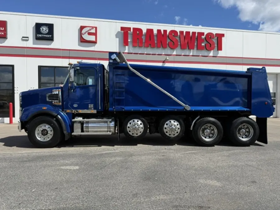 2023 Freightliner 122SD | Photo 2 of 18