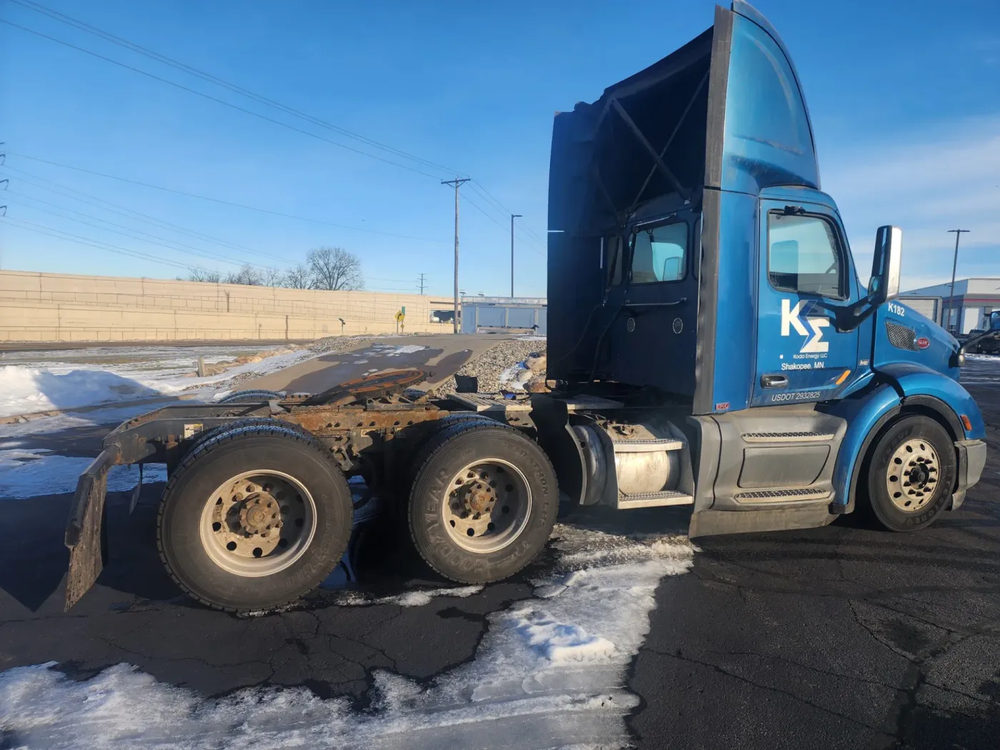 2018 Peterbilt 579 | Photo 4 of 12