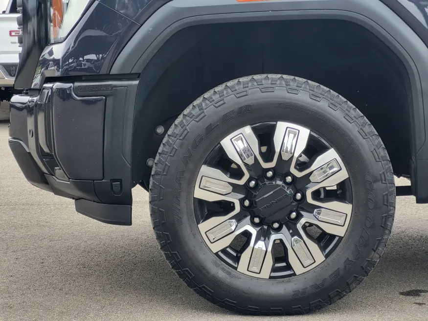 2024 GMC Sierra 2500HD Denali | Photo 8 of 25