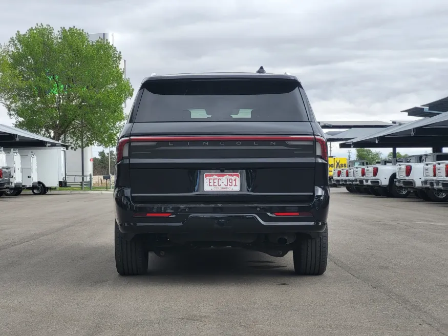 2025 Lincoln Navigator Reserve | Photo 5 of 26