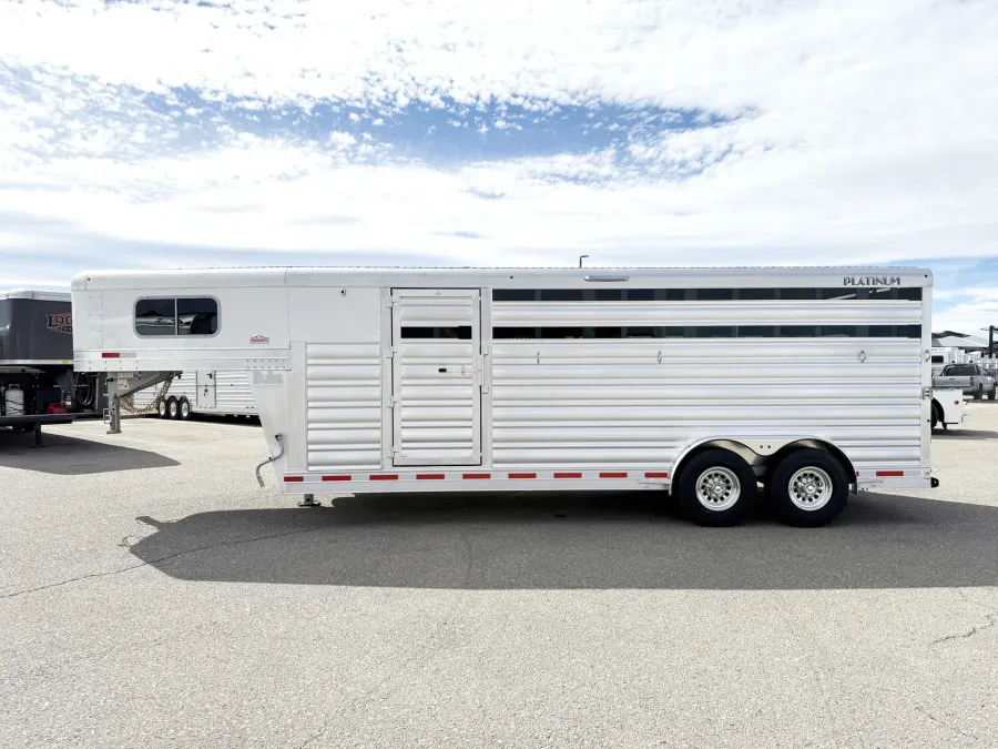 2024 Platinum Coach 4HGN | Photo 13 of 16