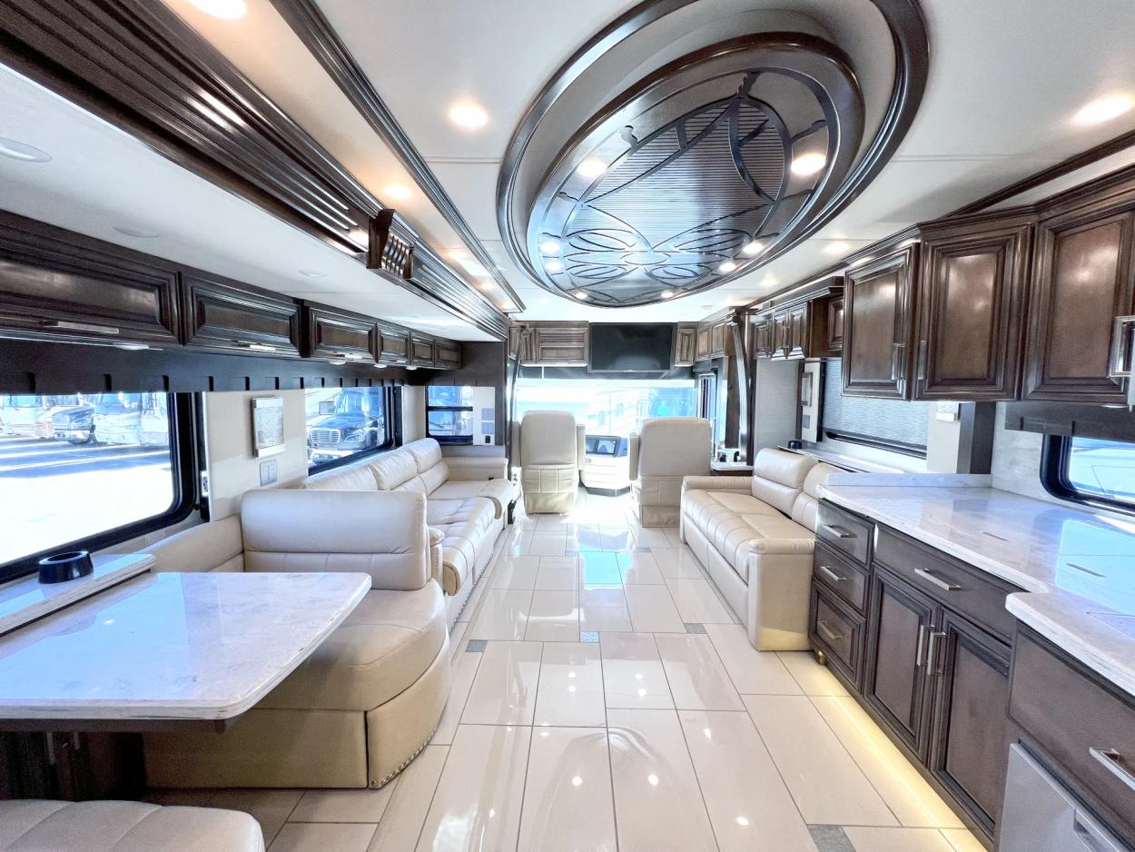 2019 Newmar London Aire 4543 | Photo 4 of 34