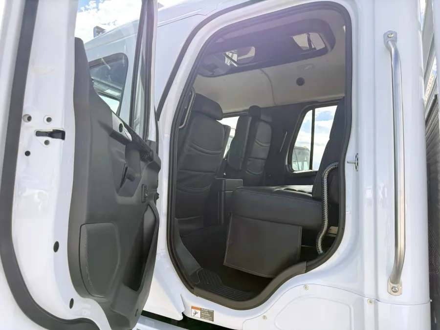 2026 Freightliner M2 112 SUMMIT HAULER | Photo 10 of 21