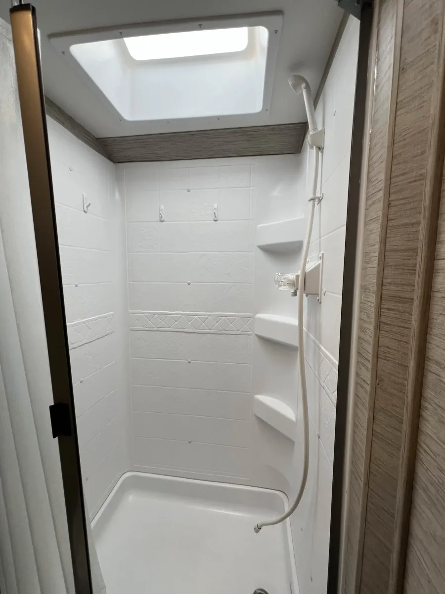 2022 Thor Four Winds 27R | Photo 37 of 37