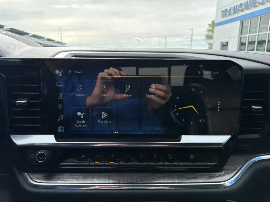 2024 Chevrolet Silverado 1500 LTZ | Photo 16 of 20