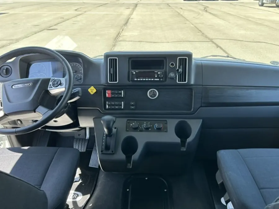 2025 Freightliner M2 106 | Photo 16 of 19
