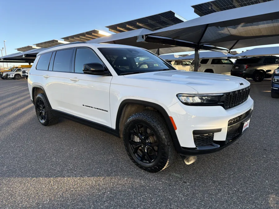 2024 Jeep Grand Cherokee L Altitude | Photo 6 of 23