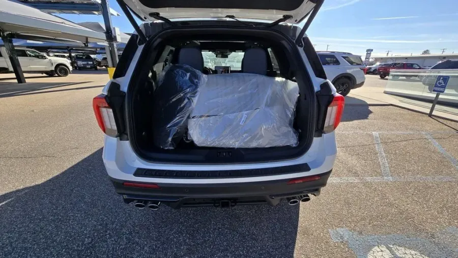 2026 Ford Explorer | Photo 8 of 34