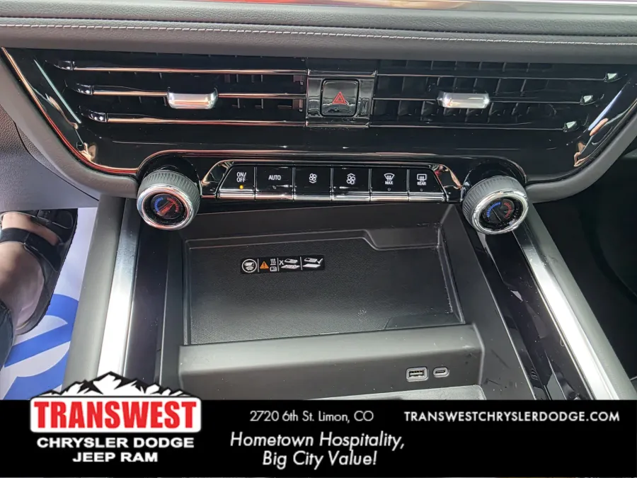 2025 Chevrolet Suburban Z71 | Photo 27 of 32