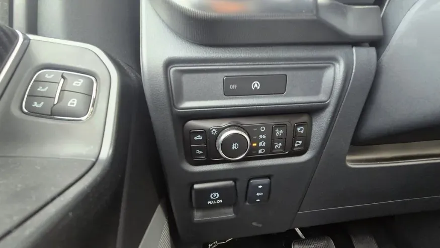 2025 Ford F-150 | Photo 13 of 32