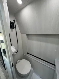 2026 Pleasure-way Ontour 2.2 AWD | Thumbnail Photo 15 of 18