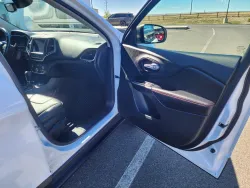 2021 Jeep Cherokee Trailhawk | Thumbnail Photo 15 of 26