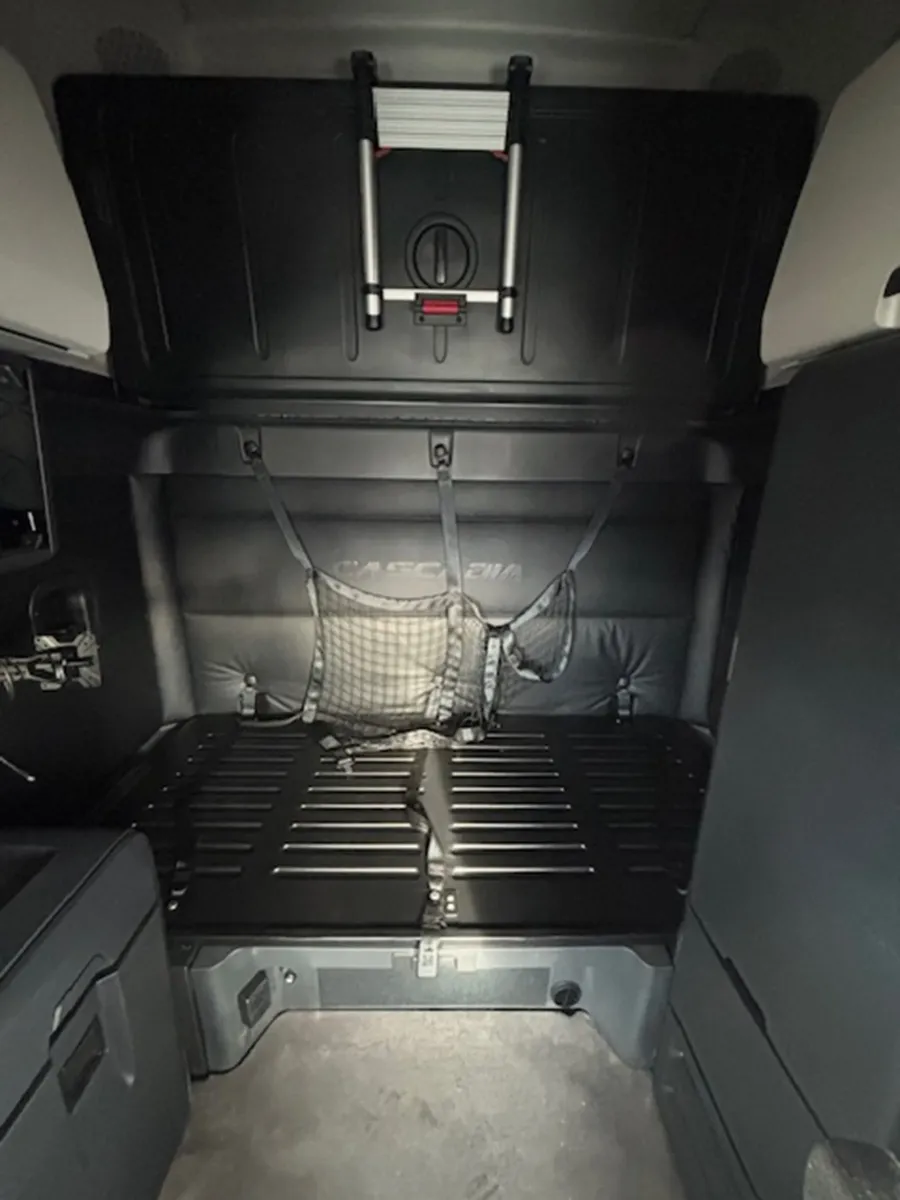 2024 Freightliner Cascadia | Photo 13 of 16