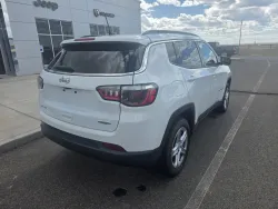 2024 Jeep Compass Latitude | Thumbnail Photo 7 of 21