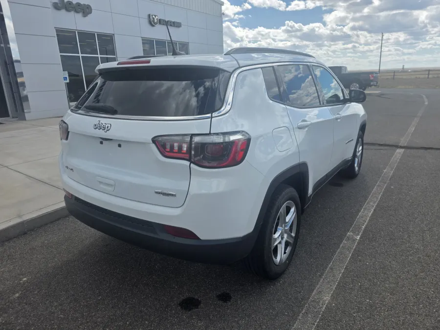 2024 Jeep Compass Latitude | Photo 7 of 21