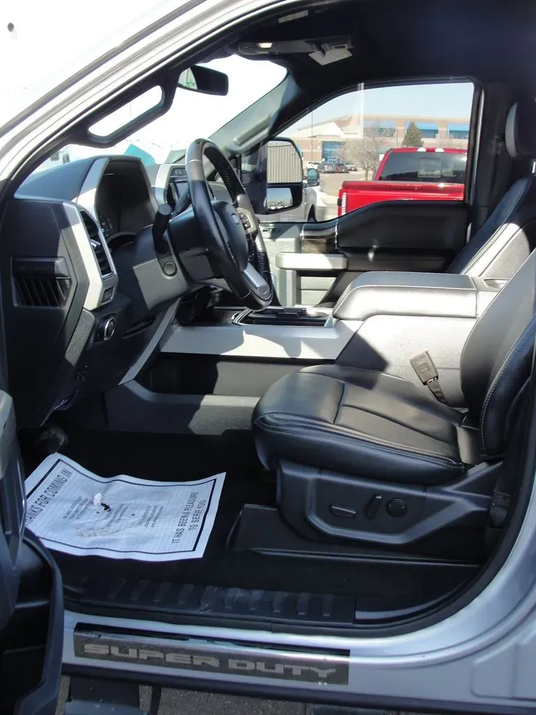 2022 Ford Super Duty F-350 Lariat | Photo 10 of 13