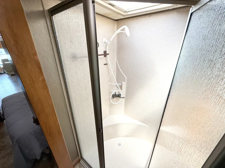 2013 Tiffin Allegro Red 38QRA | Photo 17 of 30