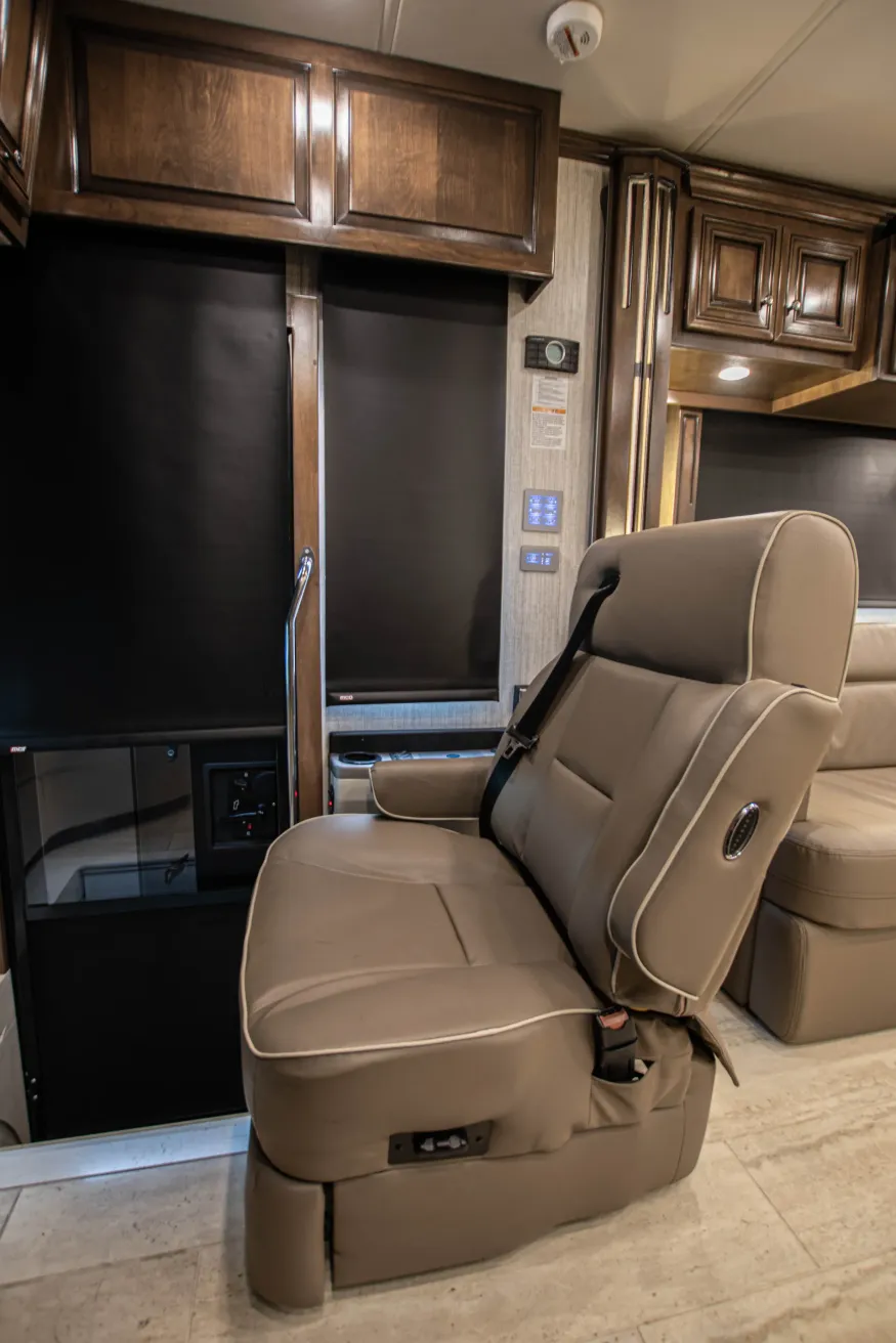 2019 Newmar Dutch Star 4369 | Photo 11 of 31