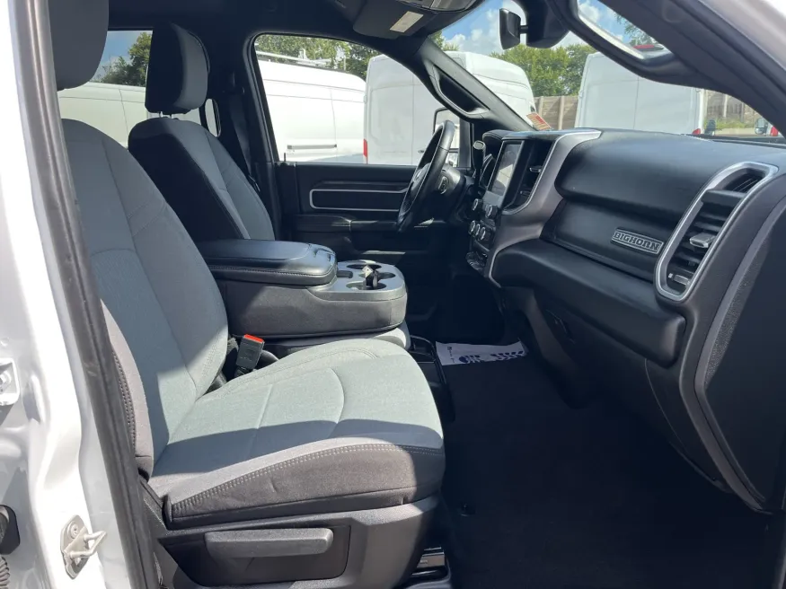 2024 RAM 2500 Big Horn | Photo 8 of 21