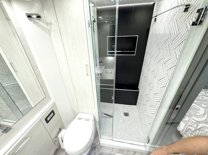 2023 Emerald Prevost H3-45 Triple Slide | Photo 21 of 35