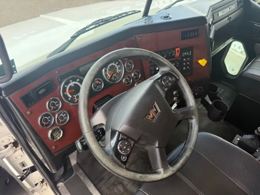 2021 Western Star 4700 | Photo 9 of 12