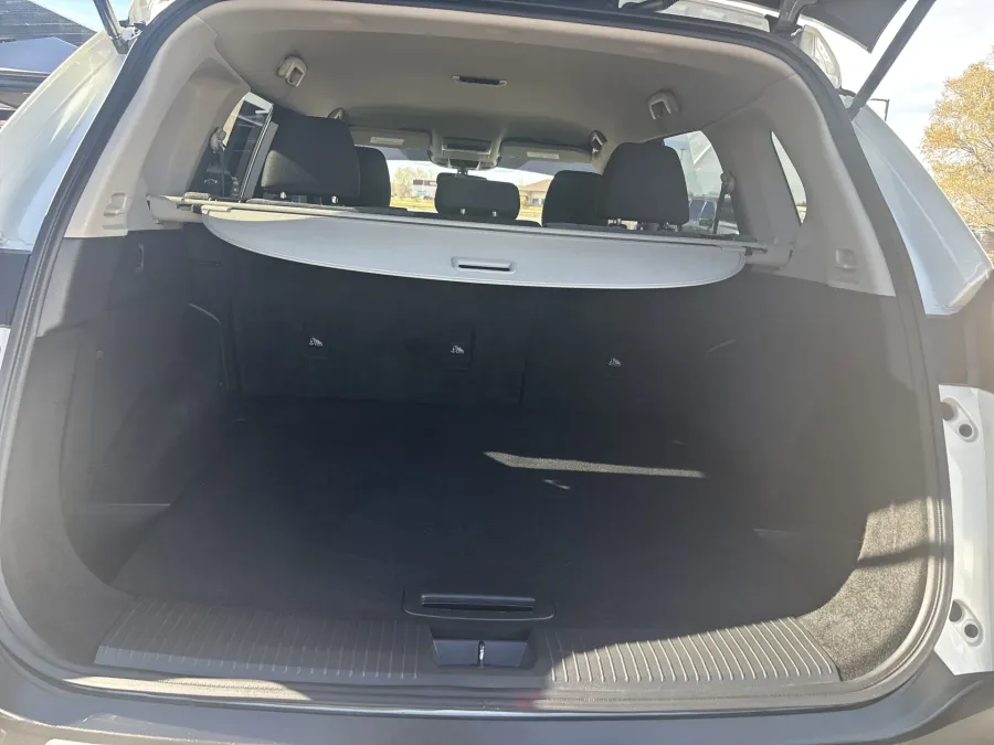 2021 Nissan Rogue SV | Photo 8 of 20