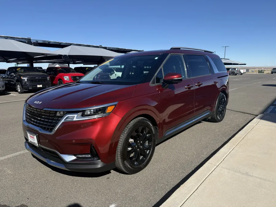 2022 Kia Carnival SX Prestige | Photo 3 of 28