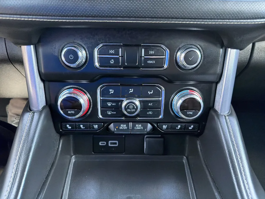 2024 GMC Yukon XL SLT | Photo 19 of 22