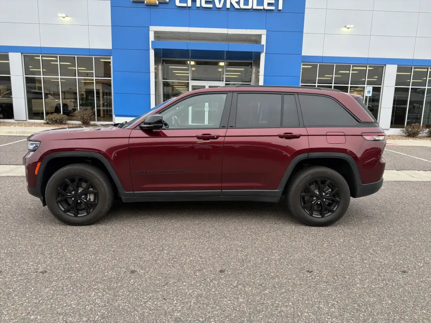 2024 Jeep Grand Cherokee Altitude | Photo 1 of 20