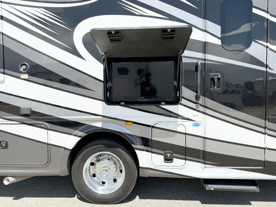 2021 Thor Omni XG32 | Photo 23 of 26