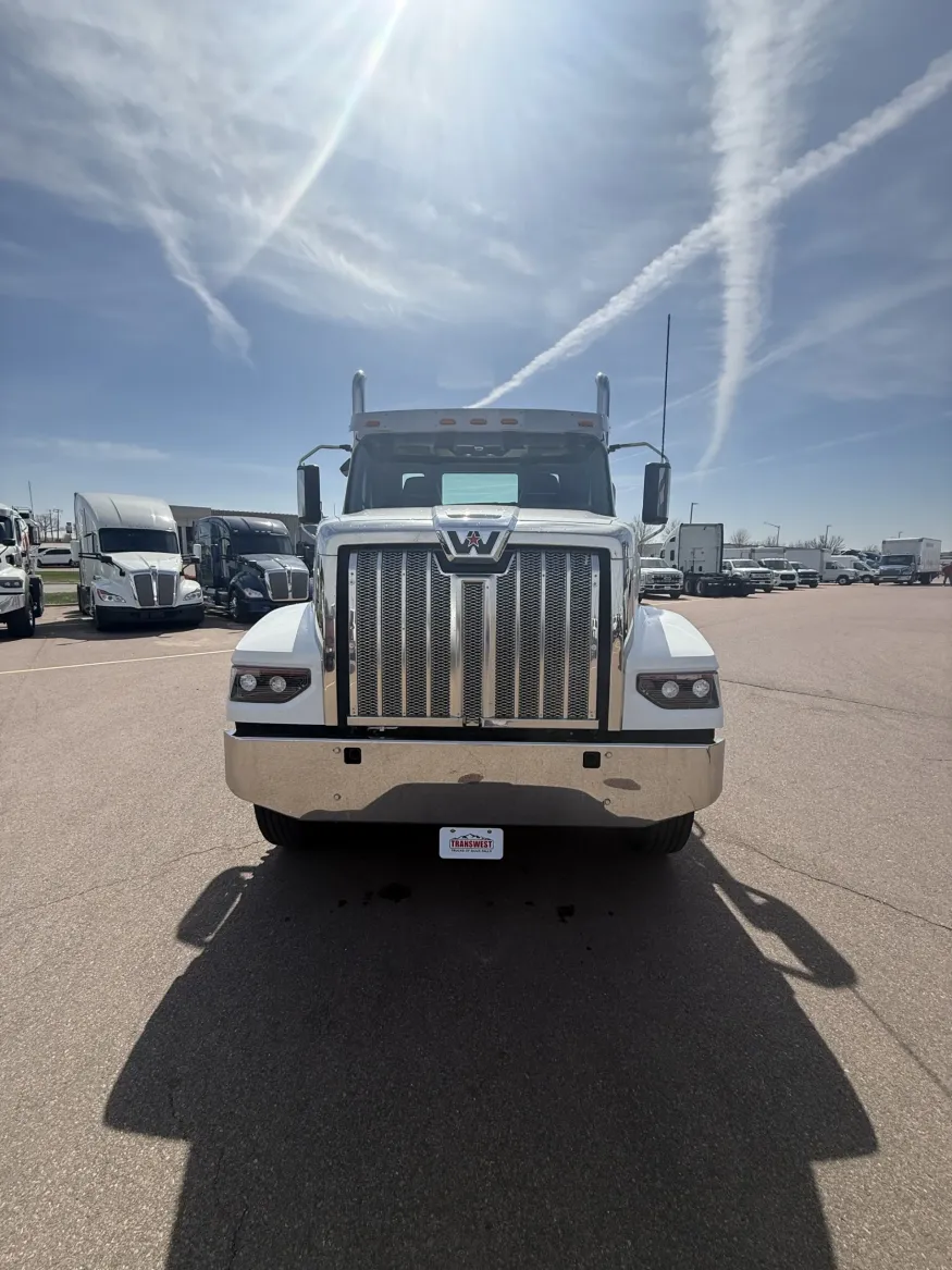 2027 Western Star 49X | Photo 7 of 16