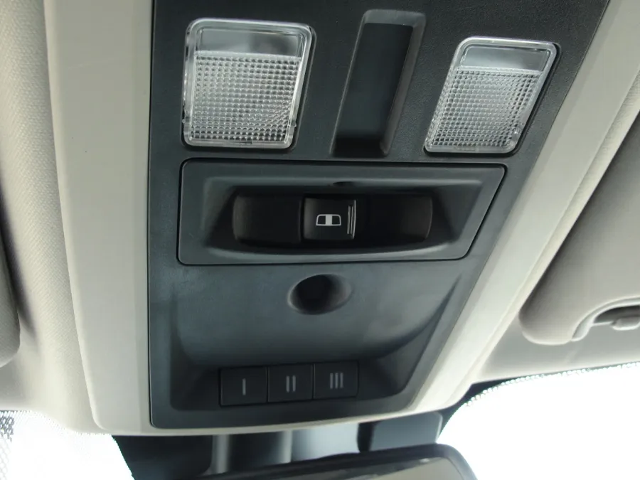 2015 RAM 1500 | Photo 10 of 17