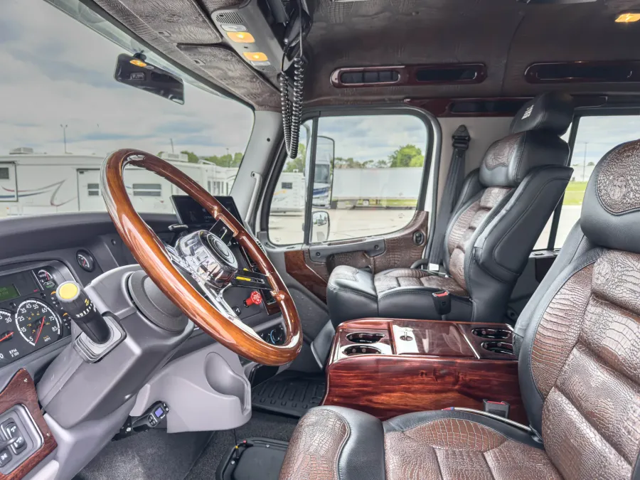 2022 Freightliner M2 112 Western Hauler | Photo 14 of 19