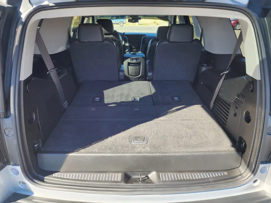 2019 Cadillac Escalade Luxury | Photo 18 of 33