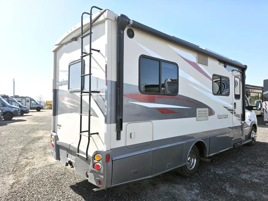 2017 Winnebago Navion 24V | Photo 15 of 16