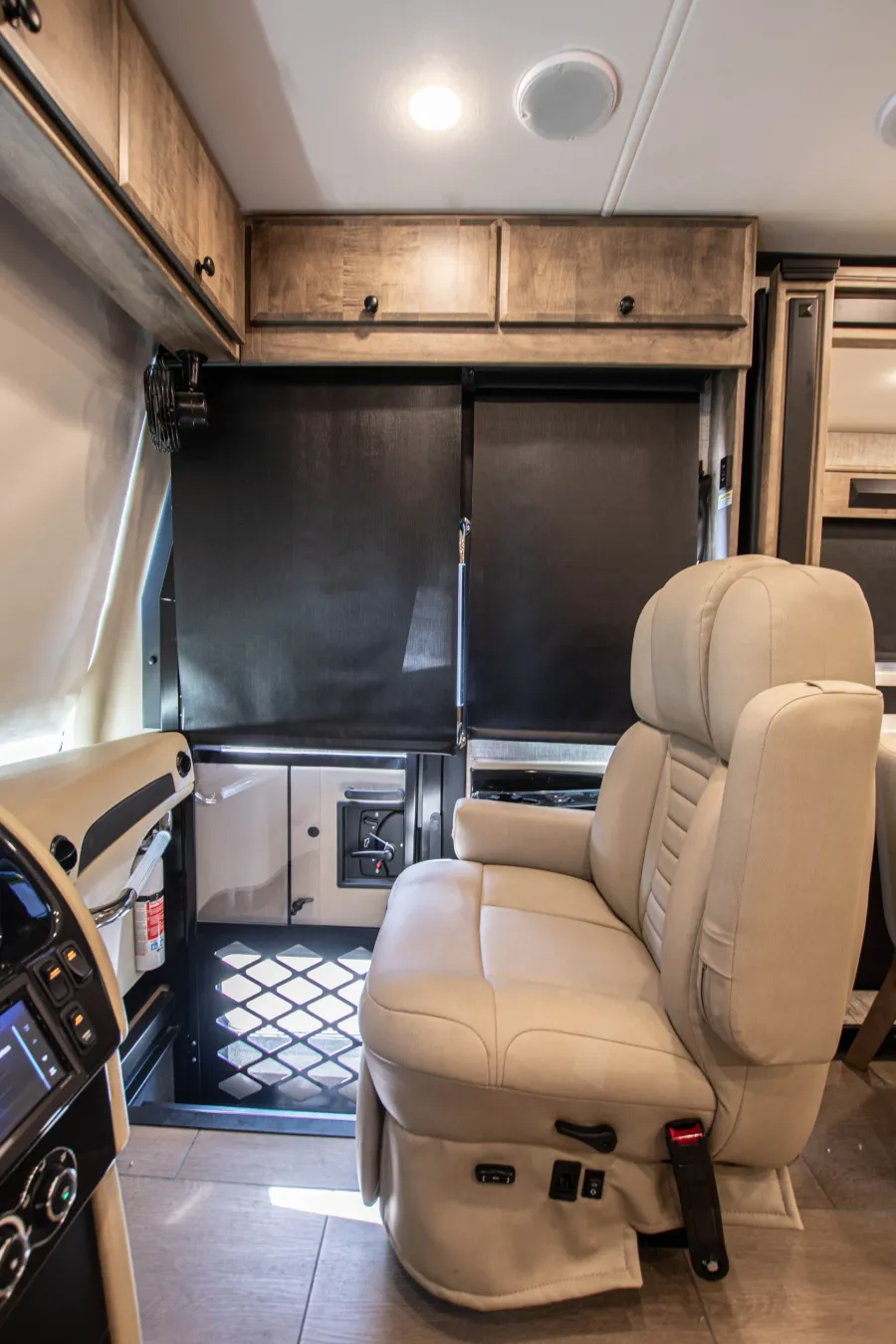 2026 Tiffin Allegro Breeze 33BR | Photo 9 of 21