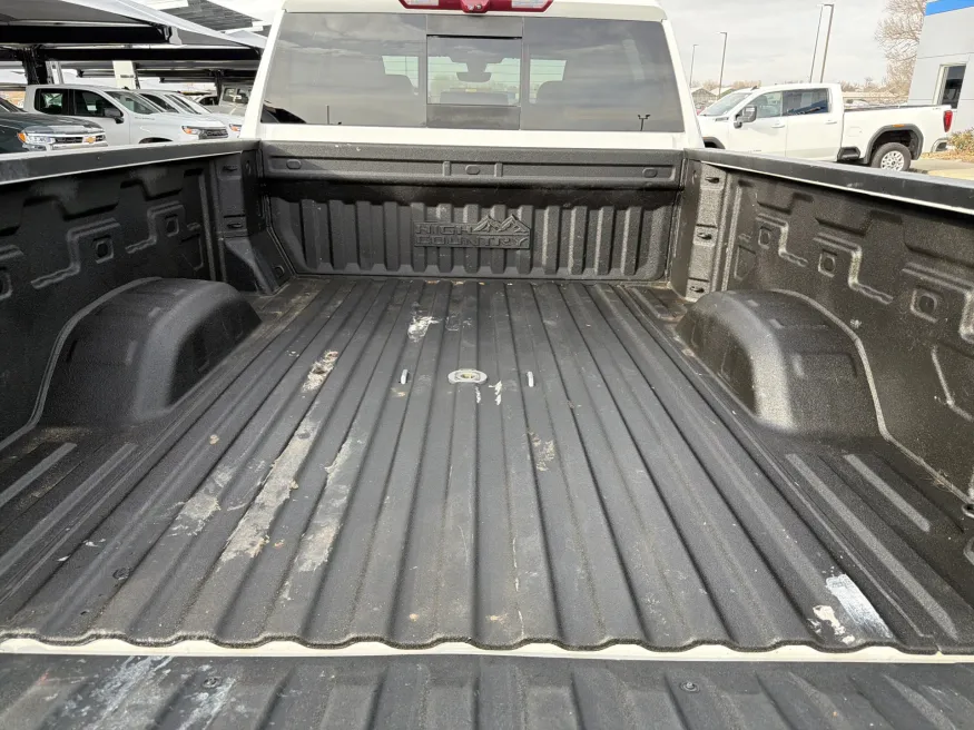 2022 Chevrolet Silverado 2500HD High Country | Photo 4 of 22