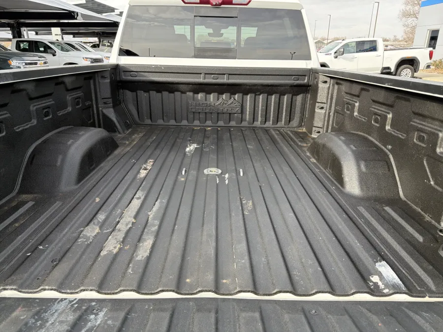 2022 Chevrolet Silverado 2500HD High Country | Photo 4 of 22